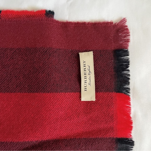 Burberry scarf - Picture 7 of 7